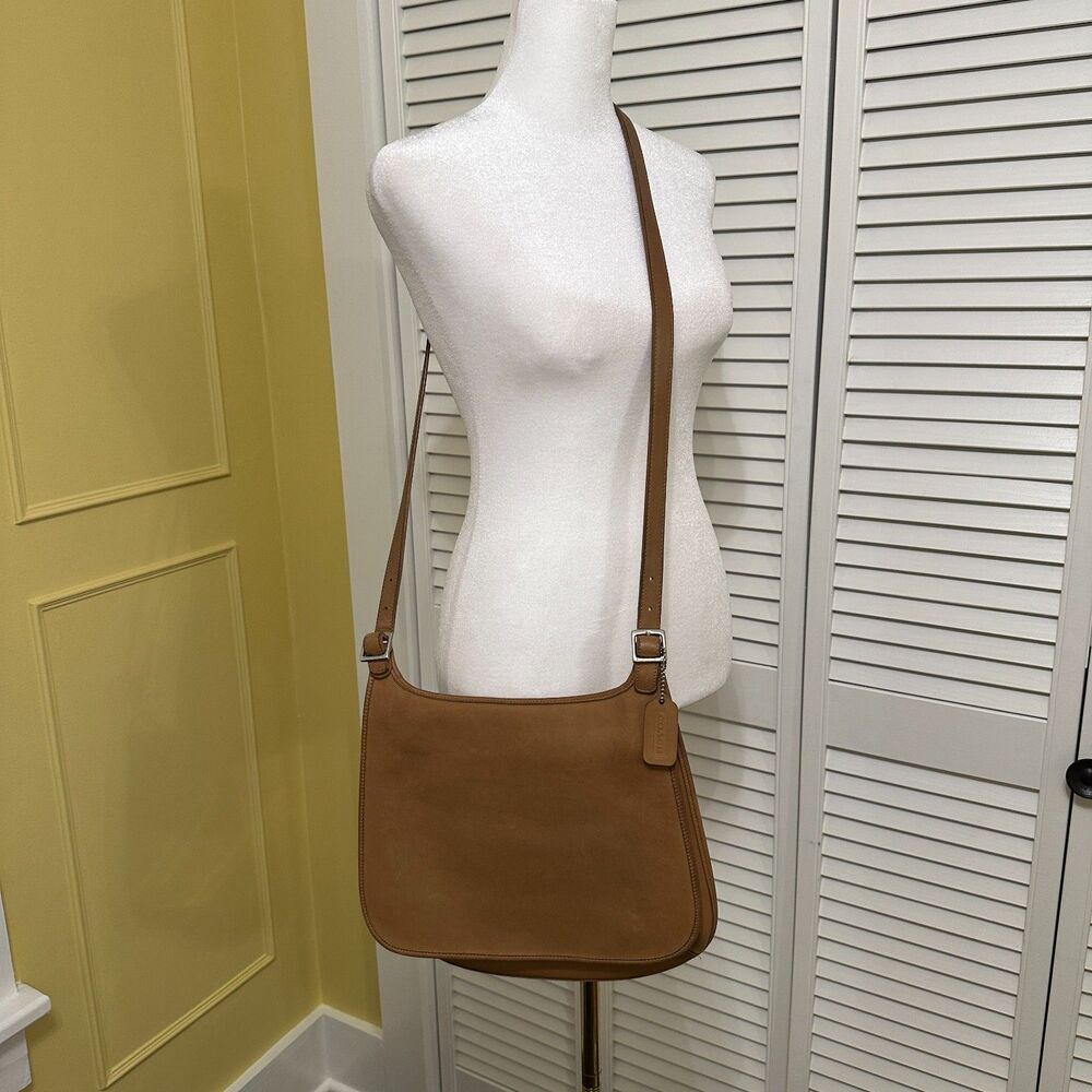 Vintage Coach Slim Saddle Flap Bag Tan Leather Crossbody Full Grain Leather - Picture 2 of 8